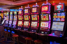Sảnh casino trực tuyến với bàn baccarat live dealer tại 33win69